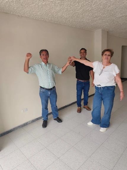 familias disfrutando inmuebles de inmobiliraria en Quindio inversiones jairo guillen