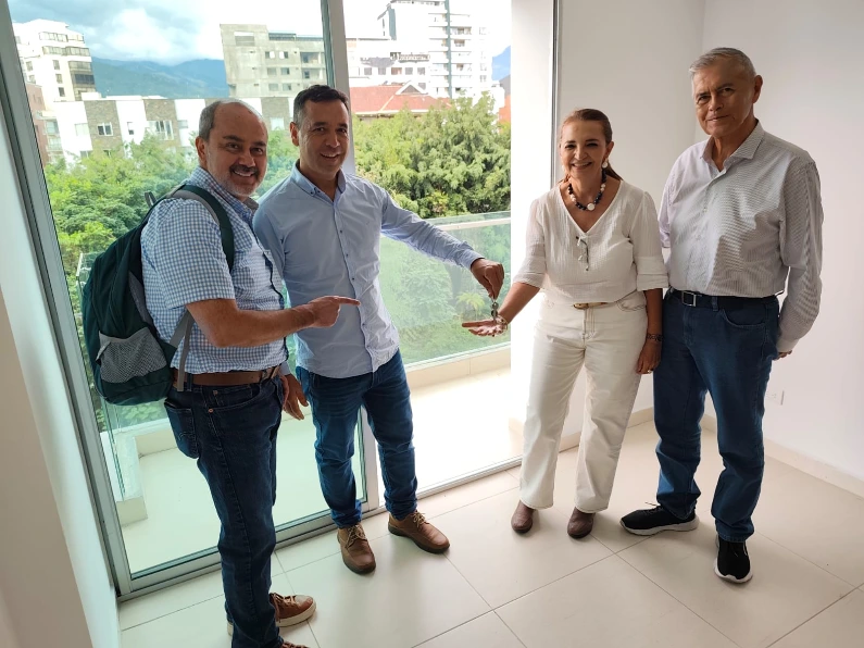 familias disfrutando inmuebles de inmobiliraria en Quindio inversiones jairo guillen